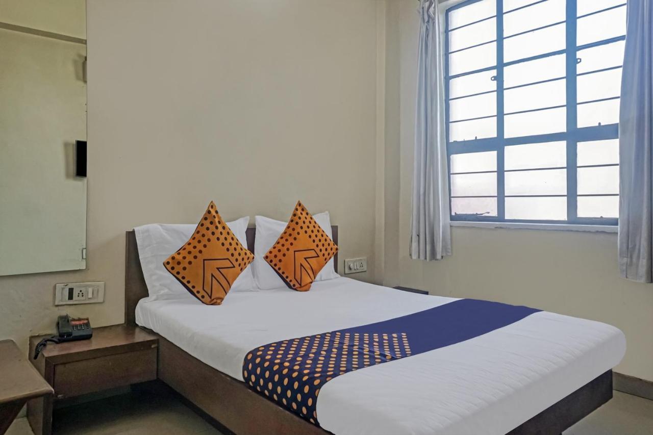 Oyo Flagship 75444 Hotel Kinara Lodging & Boarding Mangvadi Exterior photo
